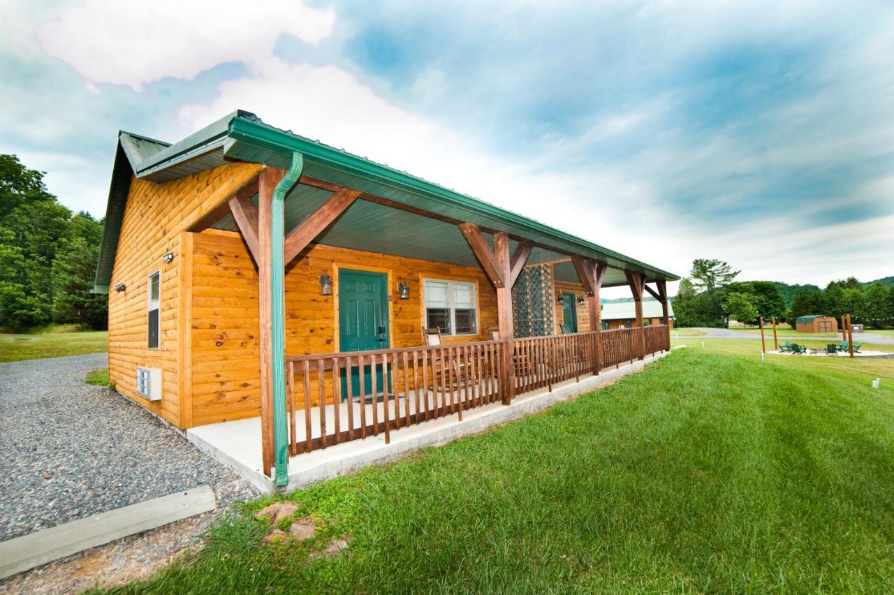7Cs Lodging Flintstone Екстер'єр фото
