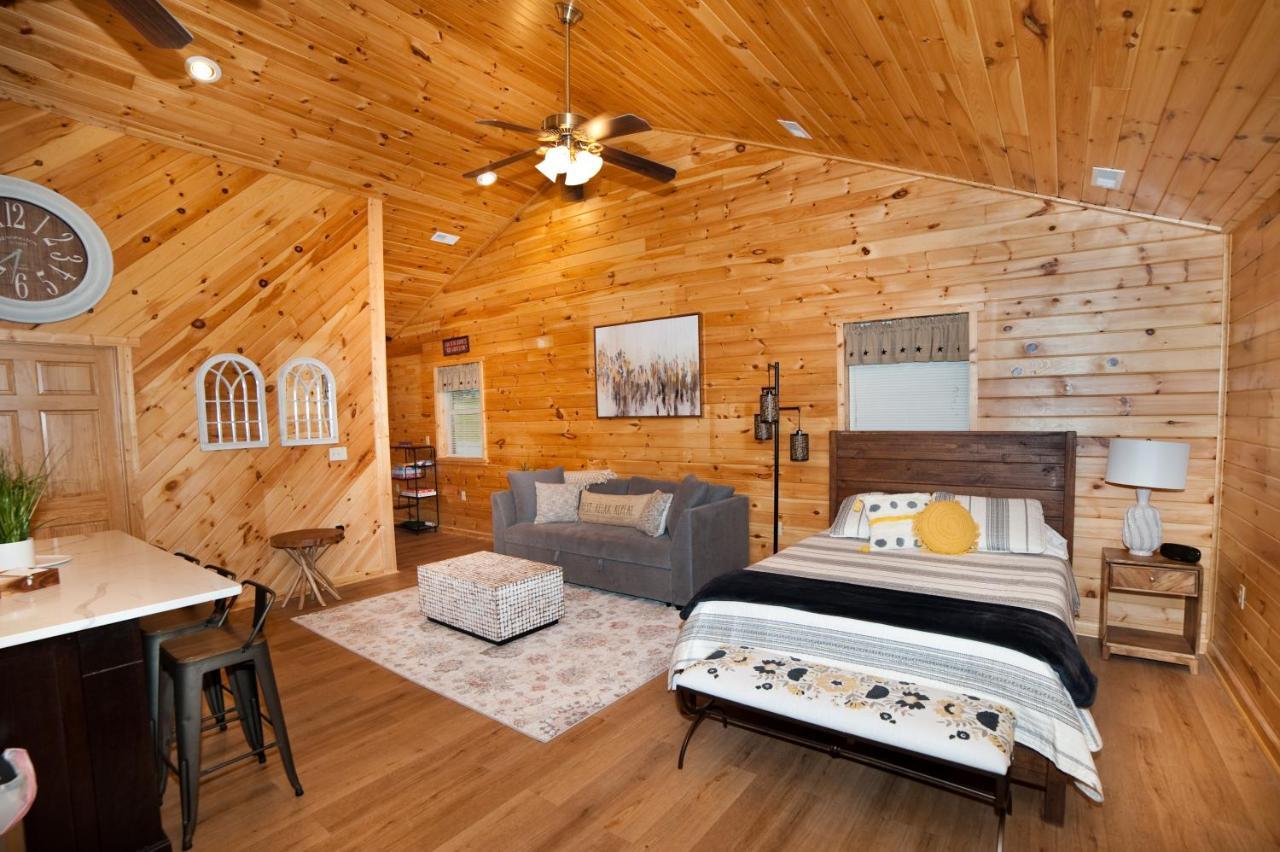 7Cs Lodging Flintstone Екстер'єр фото