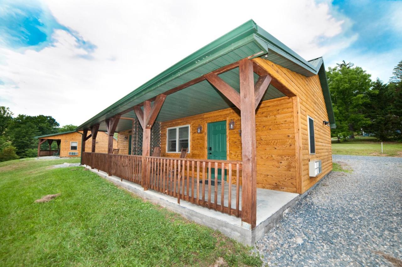 7Cs Lodging Flintstone Екстер'єр фото