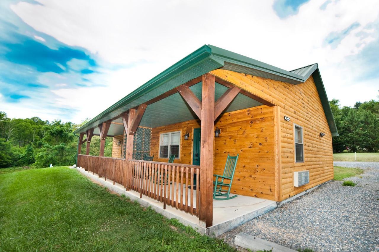 7Cs Lodging Flintstone Екстер'єр фото